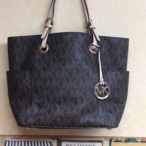 EUC barely used Michael Kors shoulder bag